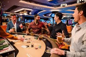 Dealer asli di studio live casino playstar77 yang profesional dan ramah
