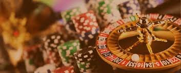 Pengguna menikmati taruhan live casino dengan interaksi dealer nyata di playstar77